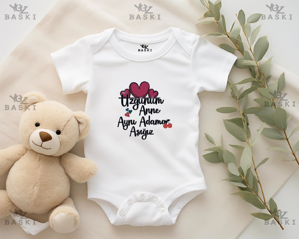 Üzgünüm Anne Aynı Adama Aşığız Baskılı Bebek Zıbını