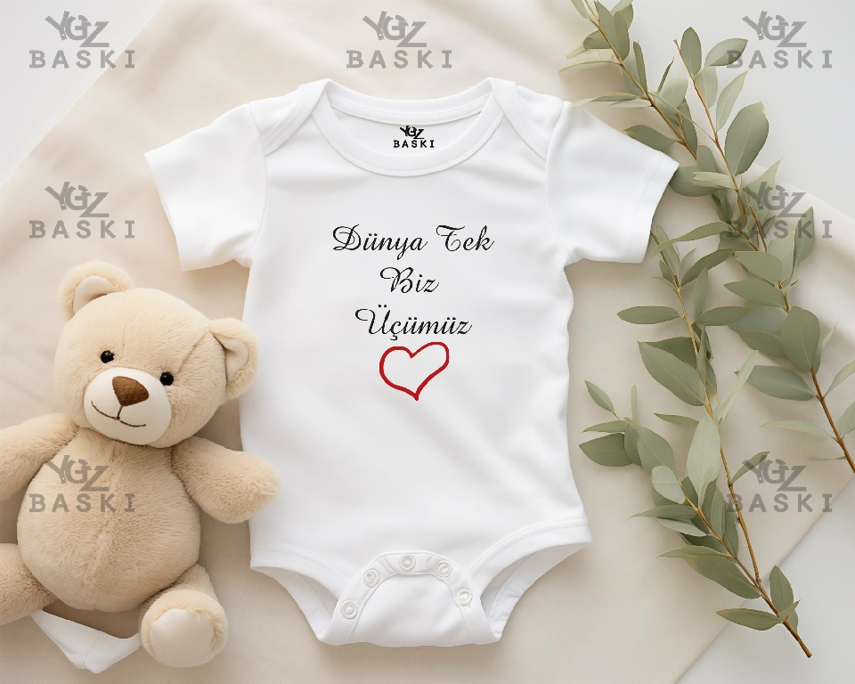 Dünya Tek Biz Üçümüz Baskılı Bebek Zıbını
